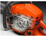 Прочный картер двигателя выдерживает работу на высоких оборотах и создан с учетом активного профессионального использования бензопилы, обеспечивая длительный срок службы.